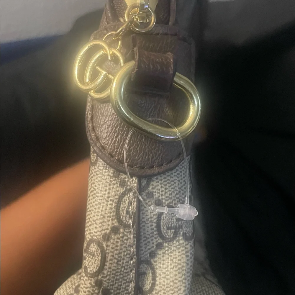 Gucci Beige and Red Cosmetic Bag - Picture 5 of 7